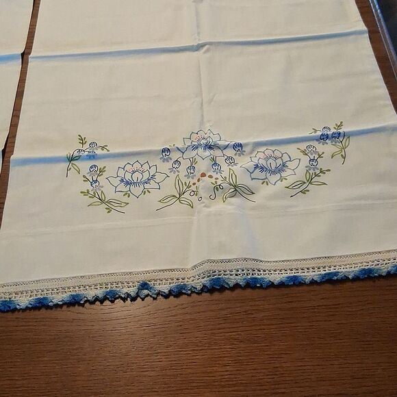 Pair of Beautiful Floral Pillowcases With Crocheted Trim. - Picture 2 of 5